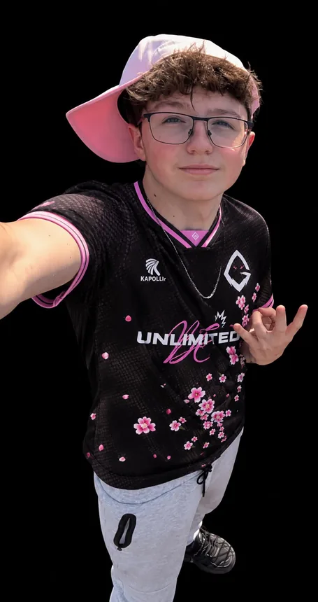 Ezra, joueur Warzone de Team Unlimited, rôle Slayer, rang Irridescent. Sous contrat semi-professionnel.