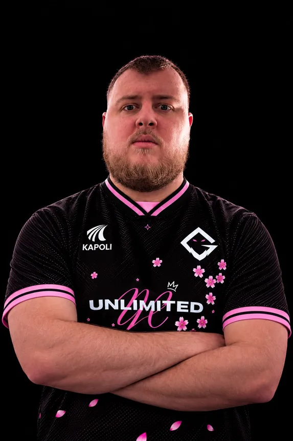 Mika, joueur Warzone de Team Unlimited, rôle Support Slayer, rang Irridescent.