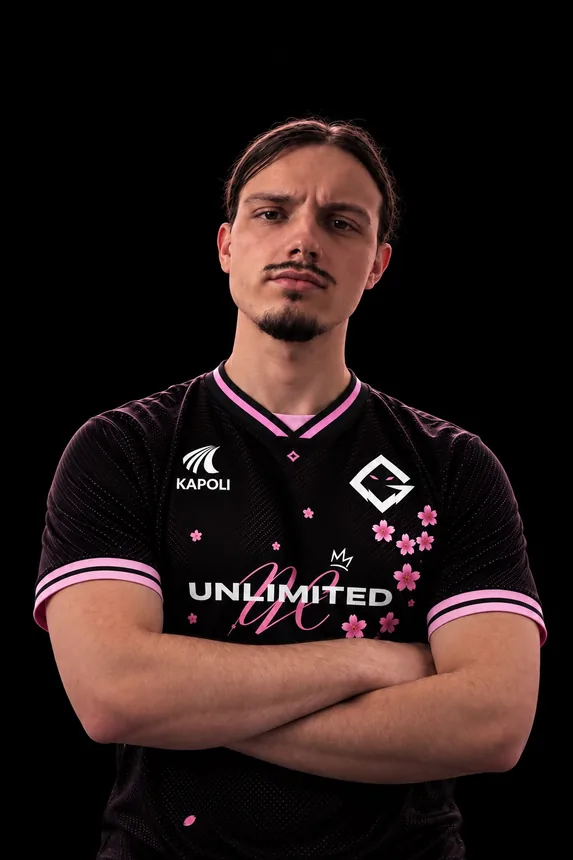 Pogo, joueur Warzone de Team Unlimited, rôle Support Slayer, rang Irridescent.