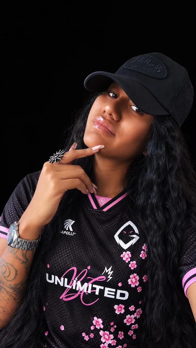 Deep, manageuse de Team Unlimited, en maillot Team Unlimited 2026